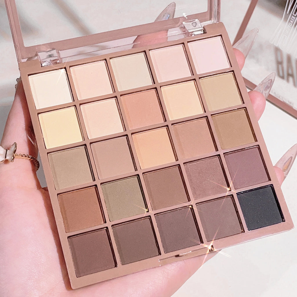 Matte and shimmer eyeshadow