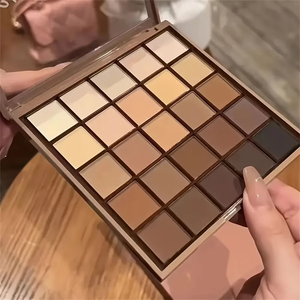 Matte and shimmer eyeshadow